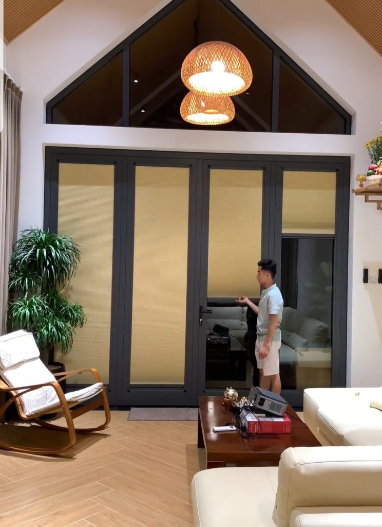 Demo cửa nhôm kính