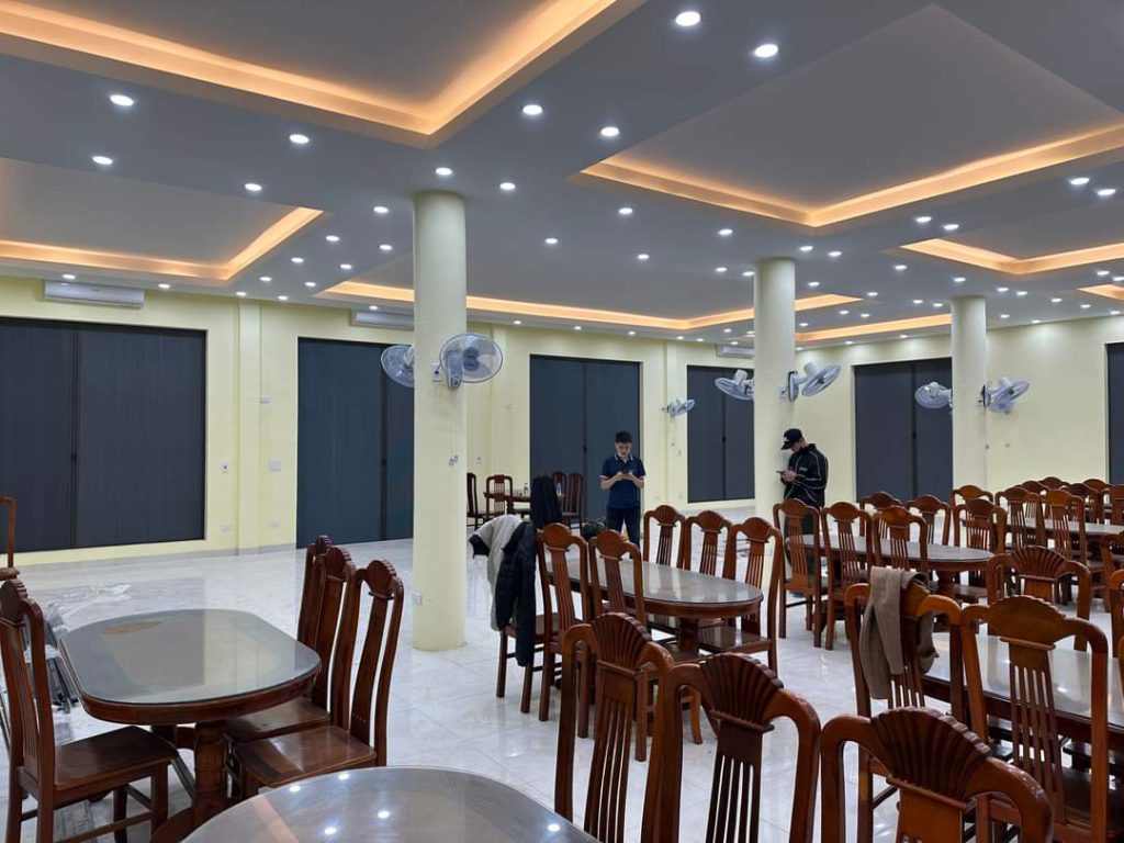Demo cửa nhôm kính