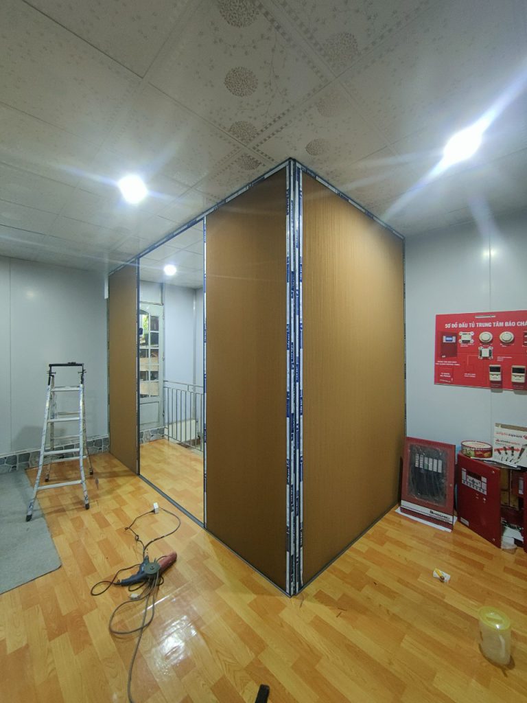 Demo cửa nhôm kính