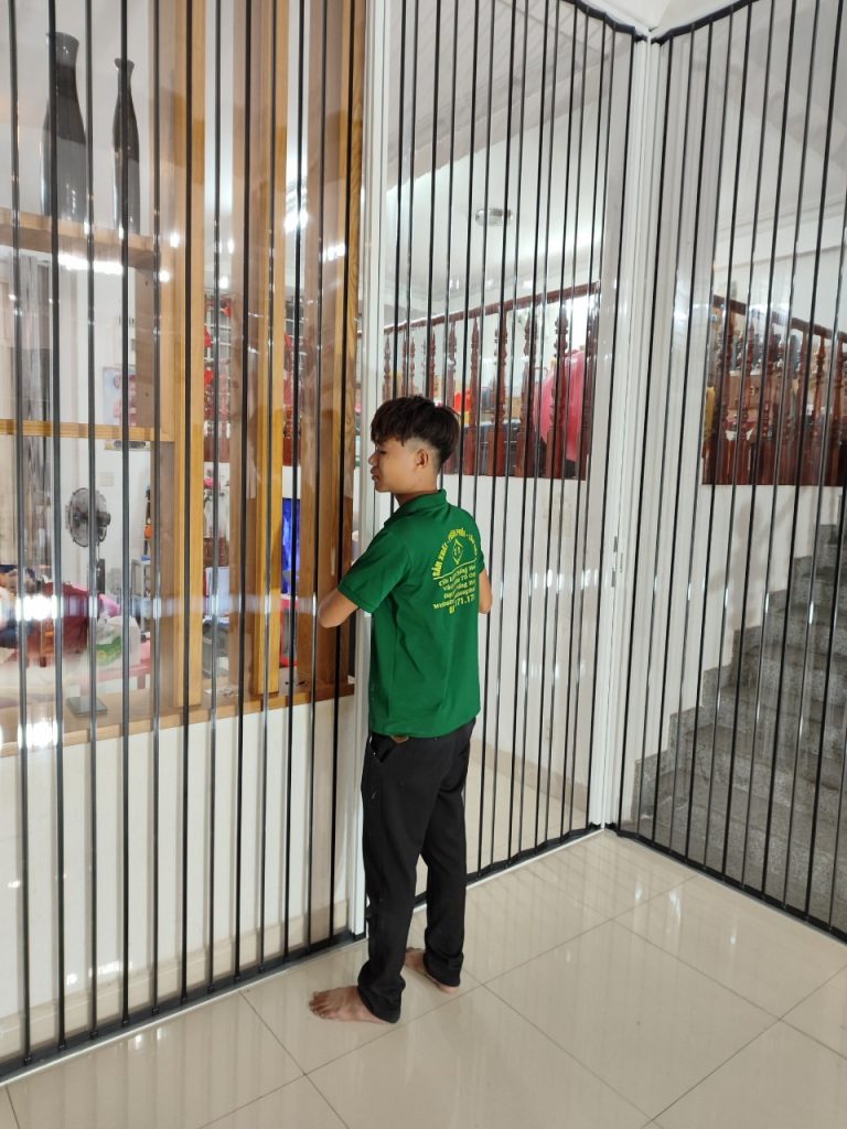 Demo cửa nhôm kính